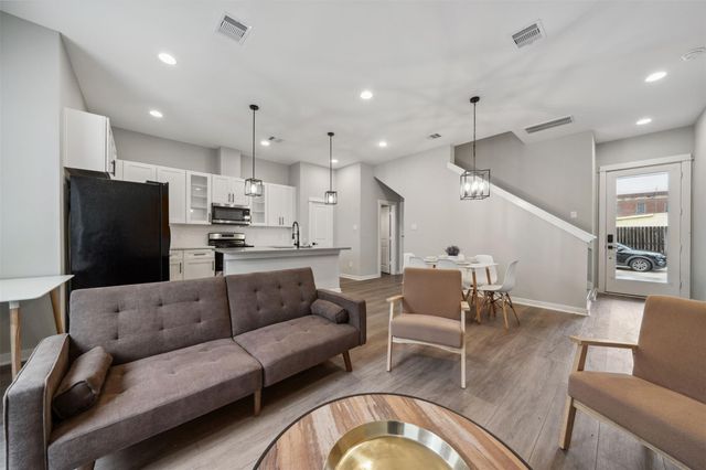 8470 Berry Green Lane, Houston, TX 77022