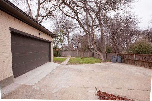 2386 Chart Drive, Dallas, TX 75228