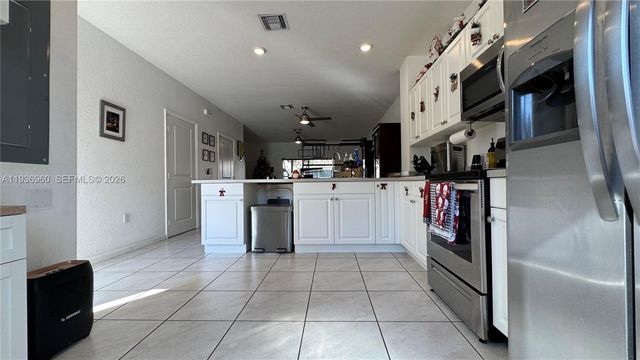 2805 NW 180th St, Miami Gardens, FL 33056