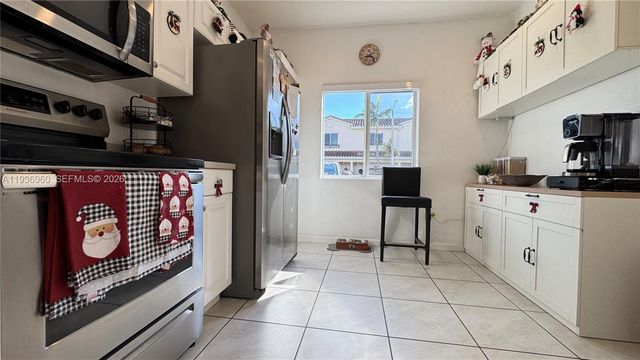 2805 NW 180th St, Miami Gardens, FL 33056