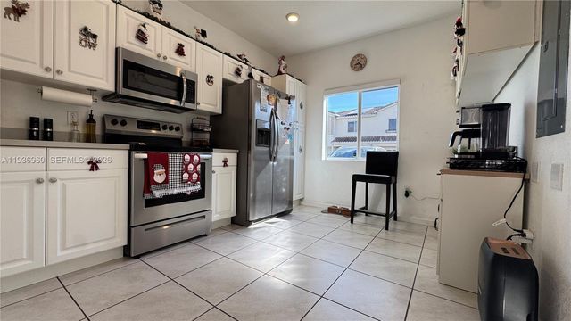 2805 NW 180th St, Miami Gardens, FL 33056