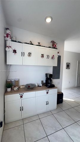 2805 NW 180th St, Miami Gardens, FL 33056