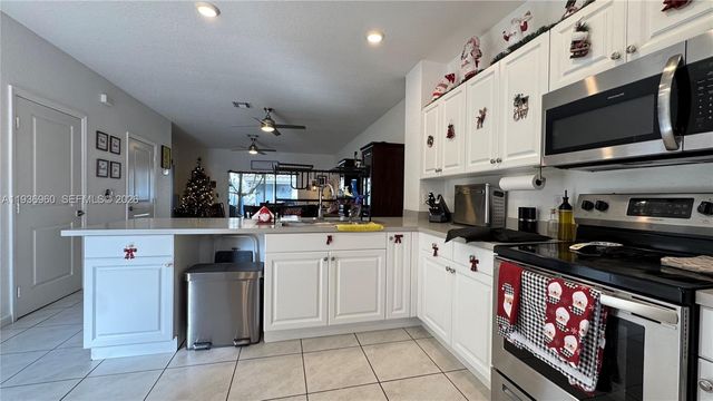 2805 NW 180th St, Miami Gardens, FL 33056