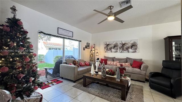 2805 NW 180th St, Miami Gardens, FL 33056