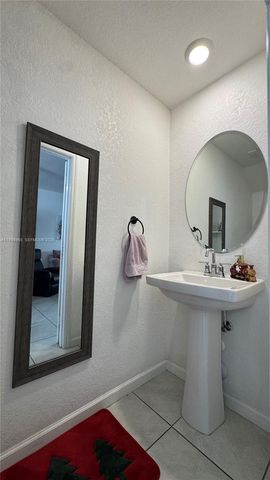 2805 NW 180th St, Miami Gardens, FL 33056