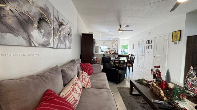 2805 NW 180th St, Miami Gardens, FL 33056