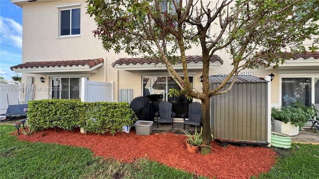 2805 NW 180th St, Miami Gardens, FL 33056
