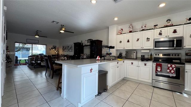 2805 NW 180th St, Miami Gardens, FL 33056