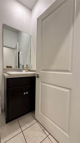 2805 NW 180th St, Miami Gardens, FL 33056