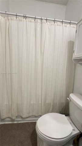 2805 NW 180th St, Miami Gardens, FL 33056