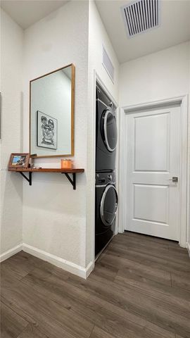 2805 NW 180th St, Miami Gardens, FL 33056