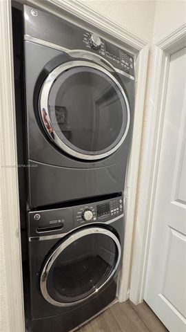 2805 NW 180th St, Miami Gardens, FL 33056