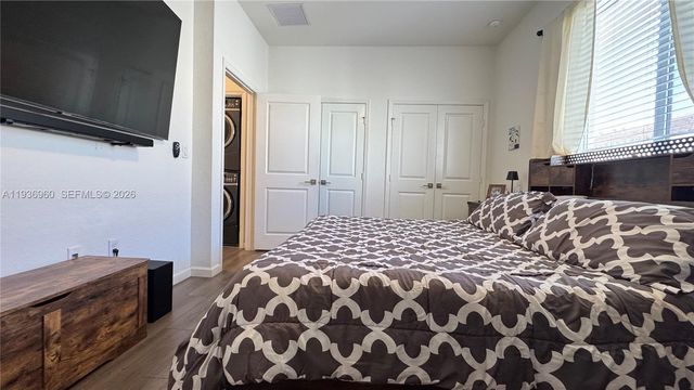 2805 NW 180th St, Miami Gardens, FL 33056