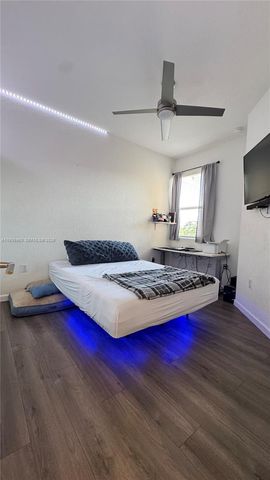 2805 NW 180th St, Miami Gardens, FL 33056