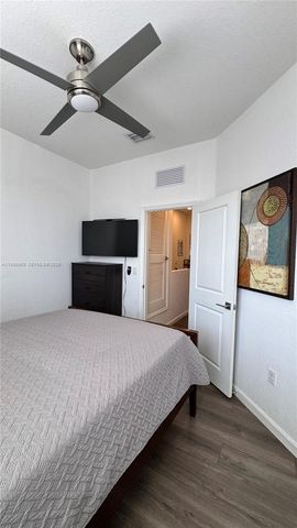 2805 NW 180th St, Miami Gardens, FL 33056