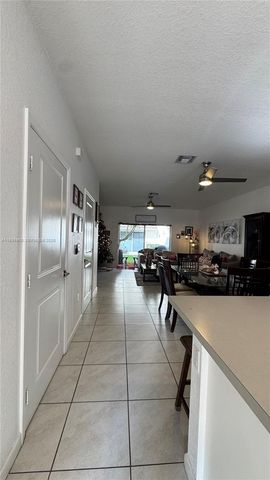 2805 NW 180th St, Miami Gardens, FL 33056