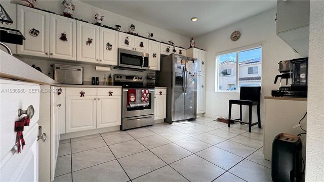 2805 NW 180th St, Miami Gardens, FL 33056