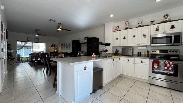 2805 NW 180th St, Miami Gardens, FL 33056