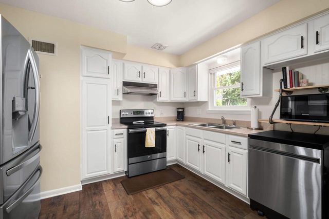 1447 Grand AVENUE, Waukesha, WI 53189
