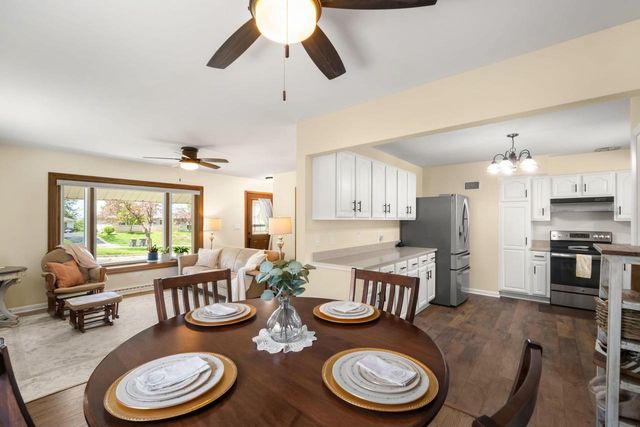 1447 Grand AVENUE, Waukesha, WI 53189