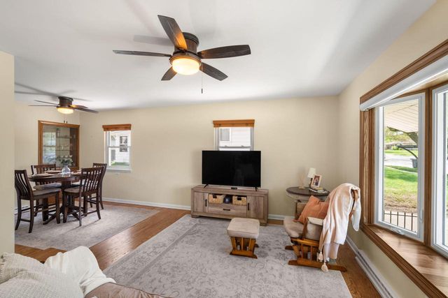 1447 Grand AVENUE, Waukesha, WI 53189