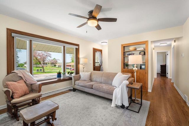 1447 Grand AVENUE, Waukesha, WI 53189