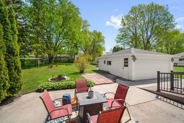 1447 Grand AVENUE, Waukesha, WI 53189
