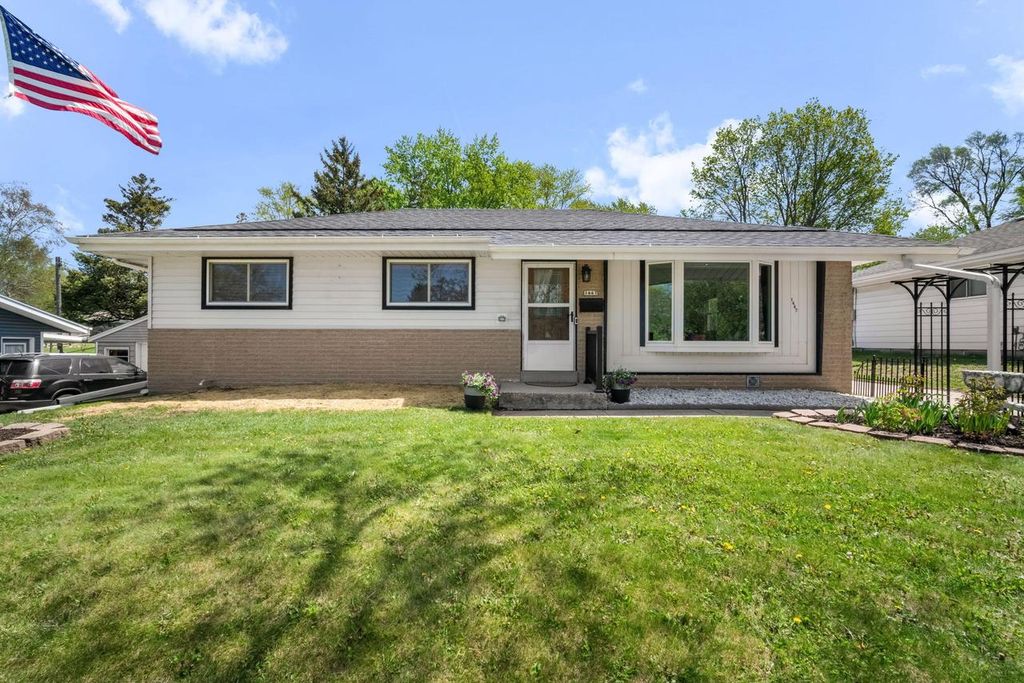 1447 Grand AVENUE, Waukesha, WI 53189