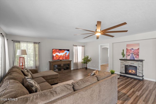 613 W SERENO Drive, Gilbert, AZ 85233