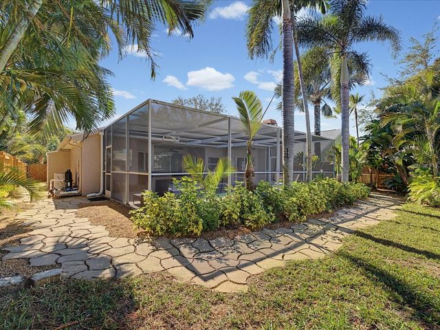 402 VILLAGE DRIVE, Tarpon Springs, FL 34689