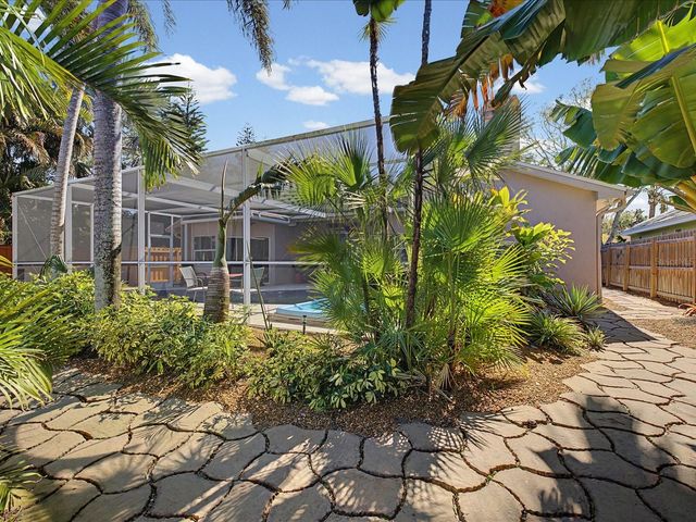 402 VILLAGE DRIVE, Tarpon Springs, FL 34689