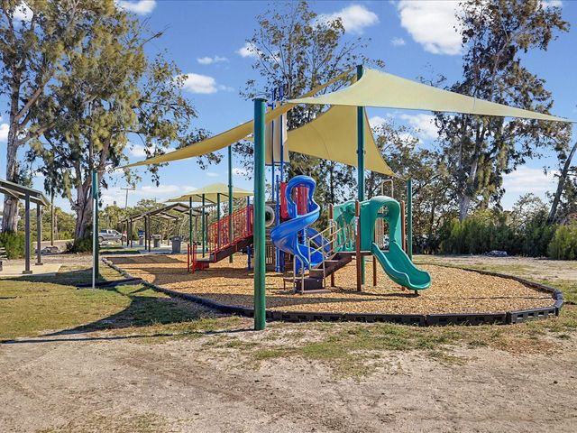 402 VILLAGE DRIVE, Tarpon Springs, FL 34689