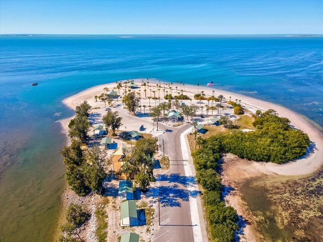 402 VILLAGE DRIVE, Tarpon Springs, FL 34689