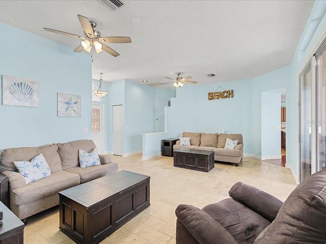 402 VILLAGE DRIVE, Tarpon Springs, FL 34689