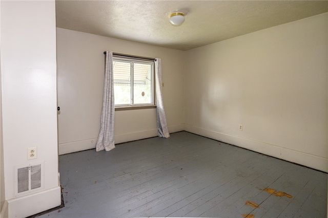 511 2nd St, Monessen, PA 15062