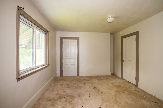 511 2nd St, Monessen, PA 15062