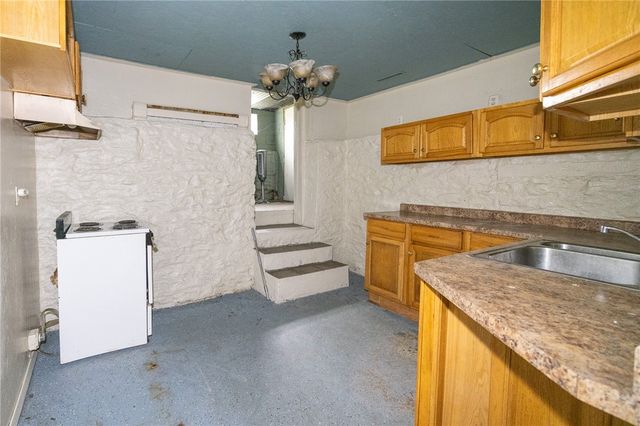 511 2nd St, Monessen, PA 15062