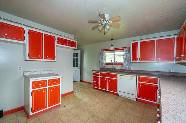 511 2nd St, Monessen, PA 15062