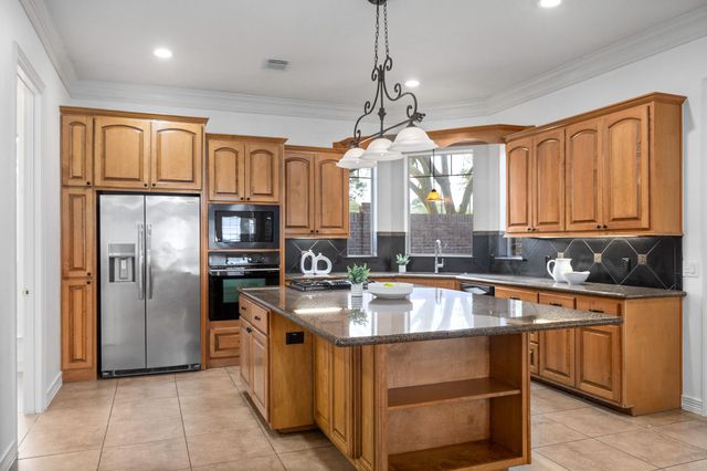 1531 Briar Bend Drive, Friendswood, TX 77546