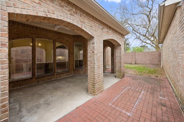 1531 Briar Bend Drive, Friendswood, TX 77546