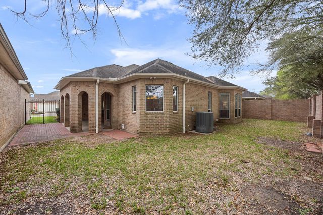 1531 Briar Bend Drive, Friendswood, TX 77546