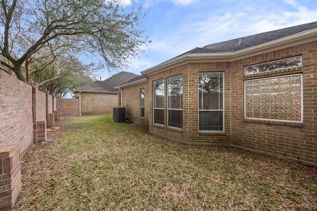 1531 Briar Bend Drive, Friendswood, TX 77546