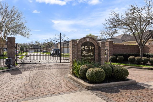 1531 Briar Bend Drive, Friendswood, TX 77546