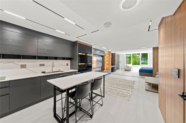 2301 Collins Ave 432, Miami Beach, FL 33139