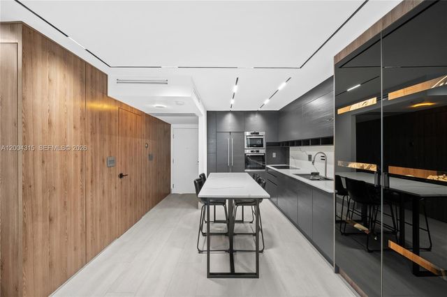 2301 Collins Ave 432, Miami Beach, FL 33139