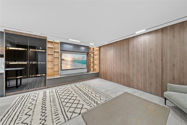 2301 Collins Ave 432, Miami Beach, FL 33139