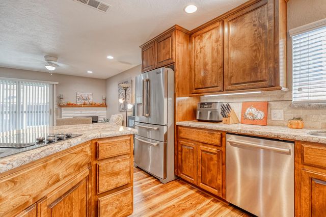 1512 Kruger Dr, Modesto, CA 95355