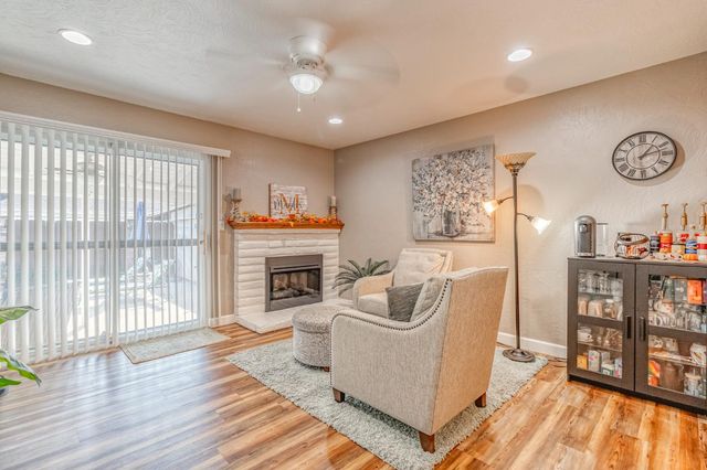 1512 Kruger Dr, Modesto, CA 95355