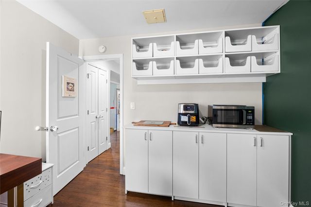 30 Clay Pitts Road, Greenlawn, NY 11740