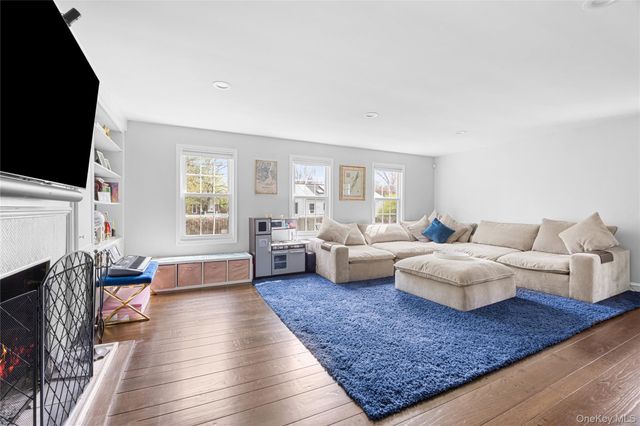 30 Clay Pitts Road, Greenlawn, NY 11740